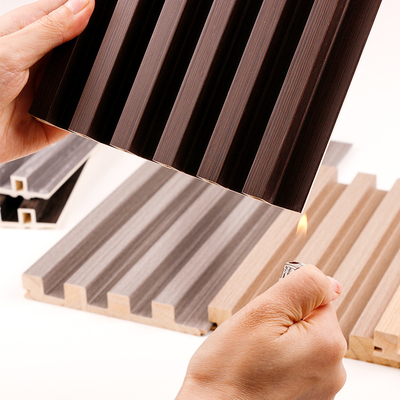 溝があるポリ塩化ビニールの木製のプラスチック合成のDecking板8mm
